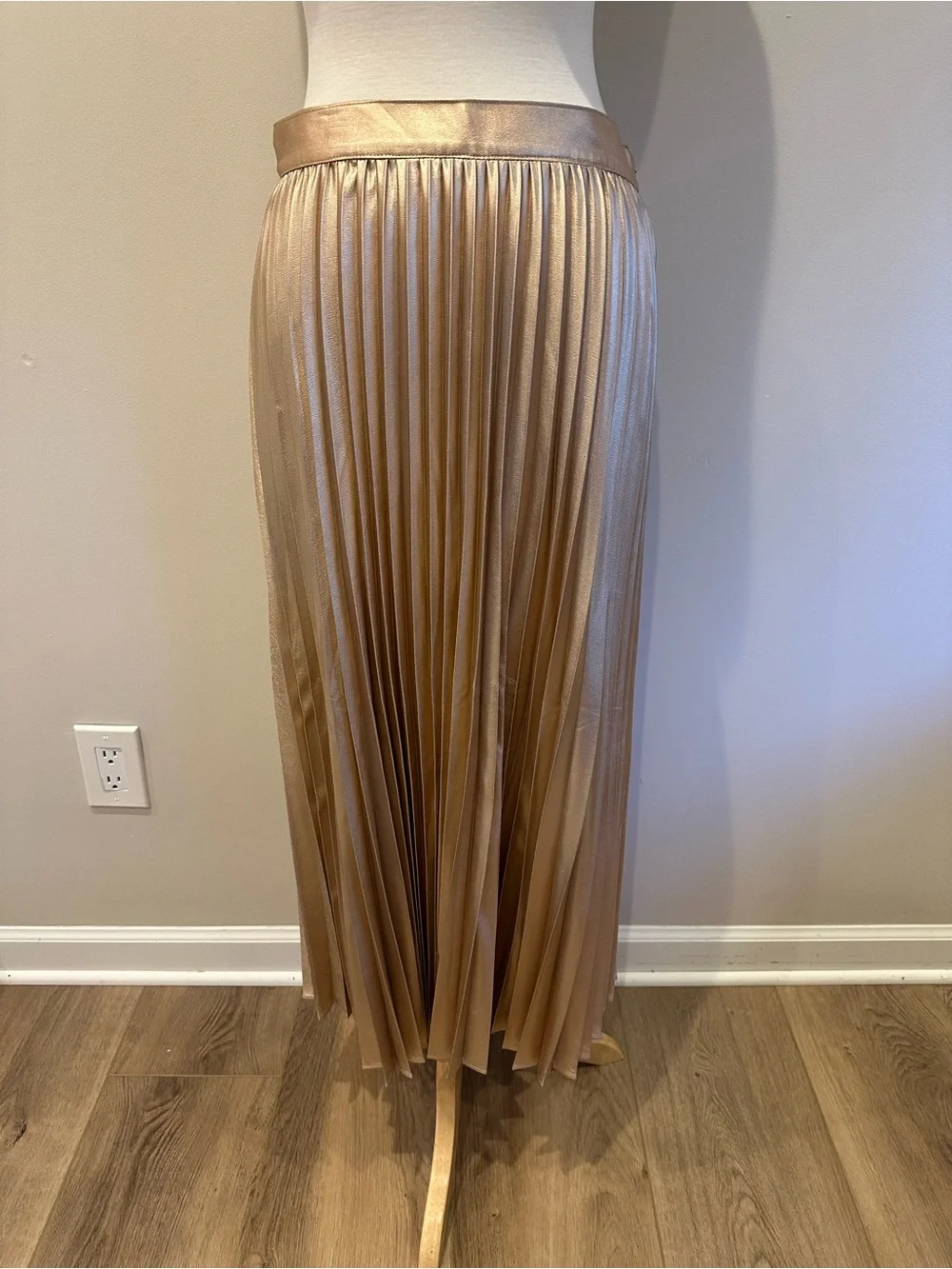 LOFT Gold Metallic Shimmer Pleated Midi Skirt - Size 6